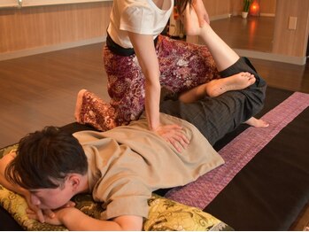 タイ式本舗の写真/メンズにもおすすめ♪【タイ古式マッサージ¥8500～】疲労感やむくみ解消にも！リラックス効果も◎