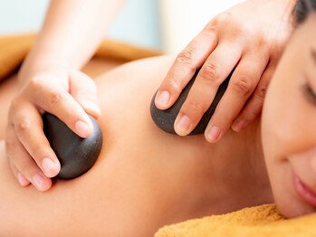 マール 丸亀店の写真/【ストーンアロマトリートメント★】石の温熱効果で体の芯から温まり、日々のストレスや緊張を和らげます!!