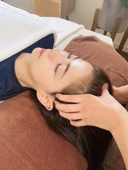 アラモア 北谷店(ARAMOA)の写真/ARAMOAのヘッドスパは"頭"だけじゃない★上半身から下半身（ふくらはぎ/足裏）までしっかりほぐします◎