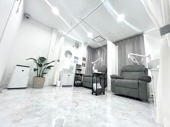 ホワイトニングショップ 川越店の写真/【家族や友人と一緒に来店OK★】生活習慣による歯の黄ばみを解消！劇的トーンUP効果をぜひご体感ください◎