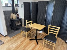 結(Yui)の雰囲気(待合室です。こちらでカウンセリングシートをご記入ください。)