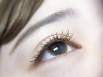 アイラッシュサロン ヴィヴィ 博多店(Eye Lash Salon Vivi)の写真/キャナルシティ近く【セーブル80本】軽いつけ心地＆お好みのカールに調整可能