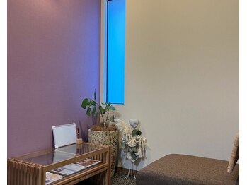 ミースリーズ(methrees)/店内紹介:待合室