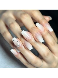 白グラデーションネイル.m