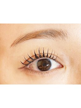 ナチュラル上品な目元にしたい