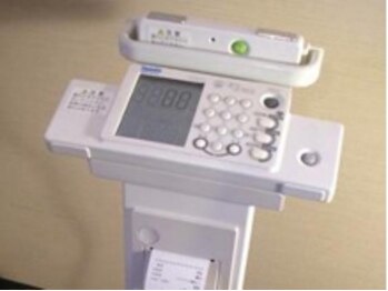 ヴァン・ベール 池袋店/体組成計で数値をチェック