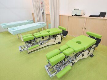 よし鍼灸接骨院 尼崎本院/矯正専用トムソンベット