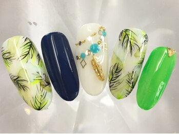 ラリュールネイル(L'Allure nail)/リゾートヤシ×フェザー￥8200