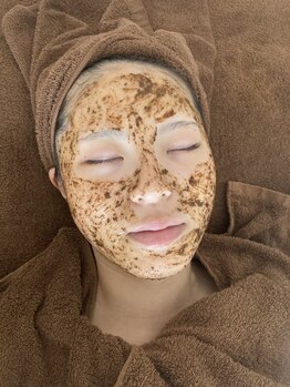 カーリー(KARLIE)/よもぎ蒸しとハーブピーリング◎