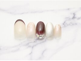 シンプルビジューネイル初￥6500
