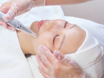 夏秋美肌サロンの写真/毛穴×引き締め【最新フェイシャル】ほうれい線・たるみケアにも。最新マシンと熟練の手技で小顔美肌に!