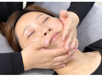 クレスト(CREST)の写真/大人気メニュー♪《小顔矯正×頭蓋骨矯正》で『エラ張リ/目や顔の左右差/輪郭』を整えてグッと引き上げる☆