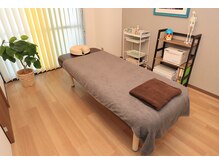 【肩こり・腰痛改善】深層筋整体　深もみサロン柚花/施術ベッド