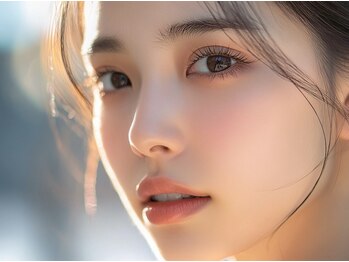 ヌーン(noon)の写真/【モチの良さ&魅力を引き出すデザイン】自まつげを活かす上品な仕上がり◎まつげパーマ+黄金比アイブロウ