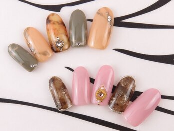 レイネイルアンドビューティ (Ray Nail and Beauty)の写真/ゴージャスさや大人っぽさが人気の秘訣☆初めての方も大歓迎◎大人女性がキュンとなる洗練ネイルに♪