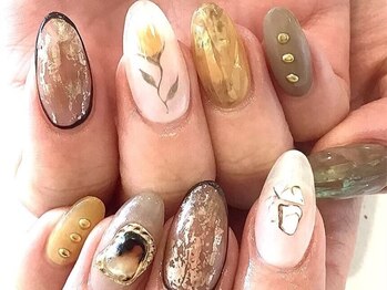 テテ アイル(Tete aile)の写真/シンプルな中にも個性が光る♪お仕事でもOKなデザインも豊富にご用意！上品でキレイな指先を叶えます☆