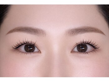 ママジェンヌ(mamA sIenne)の写真/流行に左右されない！王道の上品ナチュラルスタイルをご提案◎根本からしっかり立ち上げ瞳の輝きUP◎