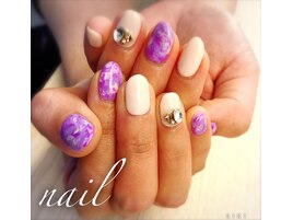 パープルカラーのタイダイネイル