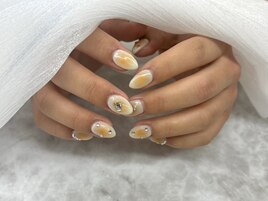 オレンジチークネイル