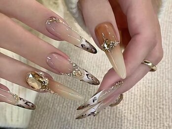 ラッキー 渋谷店(Lucky)の写真/人気のスカルプは長さ出しで理想の美フォルムに☆自爪が短い方や爪の形が気になる方も、憧れの指先へ♪