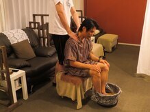 足優 赤坂(あしゆう)/足湯をしながら肩揉みサービス