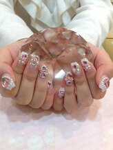 エスフィーネイルサロン ブリーユ(Esfy nailsalon Brille)/ハートストーンいっぱいネイル