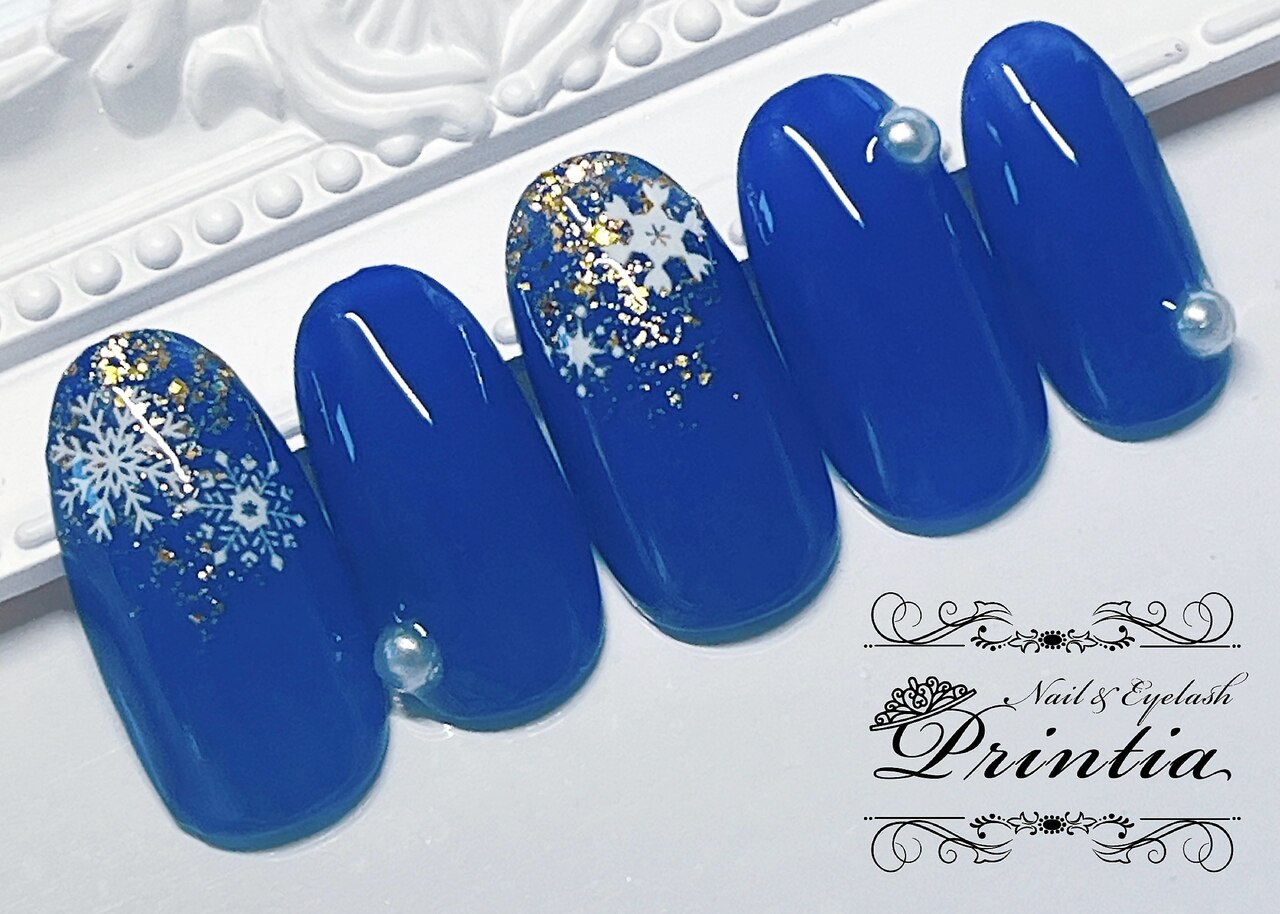 2025年-2026年冬トレンド】ネイビー ハンド クリスマスのネイル