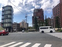 K鍼灸院/【道案内】　６.交差点渡る