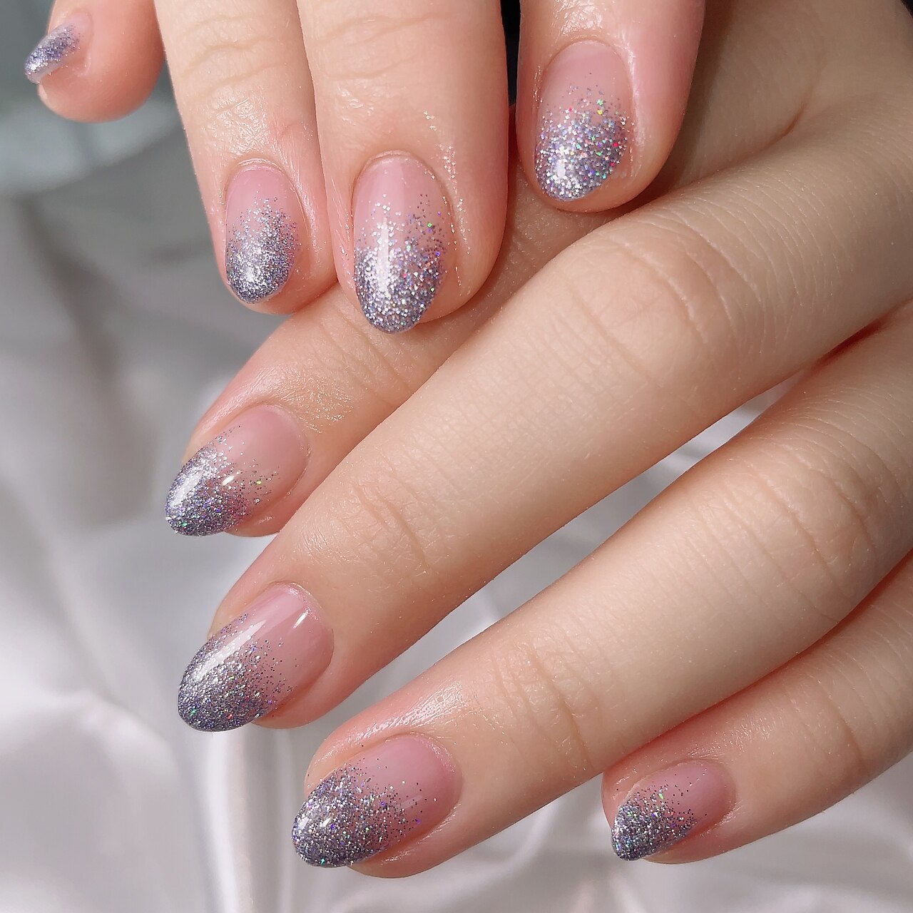 2026年冬トレンド】ラメグラデーション 夏のネイルデザイン集｜人気順