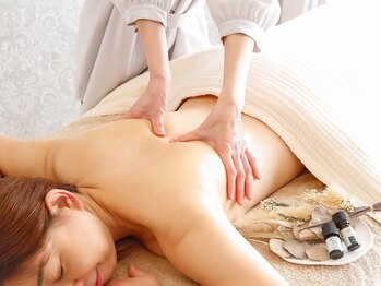 クレアモンテ(CREAMONTE)の写真/≪天然100%アロマオイル≫癒しの香りと繊細な手技で女性特有の不調に寄添った極上アロマリンパマッサージ