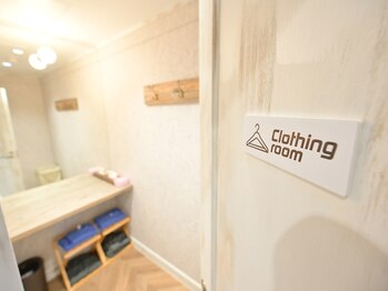 イーストレッチジム 大阪心斎橋店(E-STRETCH GYM)/更衣室※レンタルウエアあり