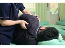がんばる接骨院の雰囲気(肩甲骨はがしは頑固な硬さにピッタリ)