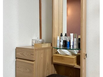 ミースリーズ(methrees)/店内紹介:ドレッサー