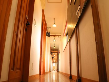 顔あげ屋/まるで秘密の学校のような…