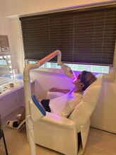 エクシアホワイトニング 代々木店/ホワイトニング照射中