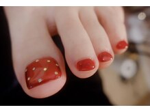 手にはできない色も足元はチャレンジしたいですね