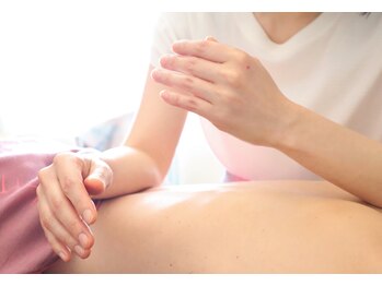 トータルビューティーヘルスケアサロン ニルファ(Nilufa)の写真/首・肩こりつらいあなたへ☆ハワイアンロミロミで全身リラックス＆スッキリ効果◎