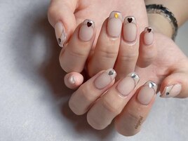 キラキラフレンチネイル
