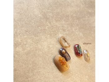 シルニー リム(Silny rim)/アシンメトリーニュアンスネイル