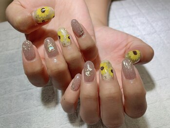 アムザ(amthe)/ひまわりネイル