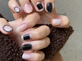シンプル一癖モノトーンネイル