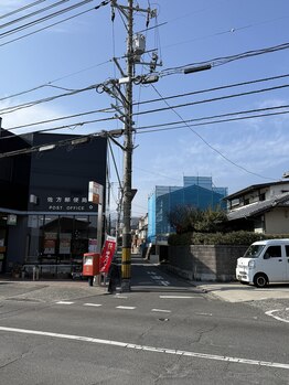 ルート(root.)/郵便局横の道に入ります