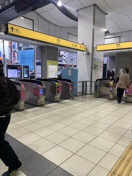 かおる美容室(Caoru)/改札を出て交番裏の交差点へ