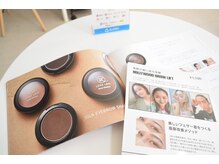 シュガラヴ(Sugalov.)の雰囲気（眉メイクアイテム・化粧品の販売もあり）