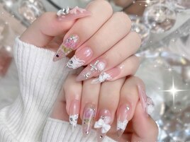 ピンクビジューネイル