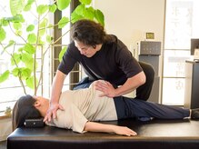 スナップストレッチ(Snap Stretch)の雰囲気（一人では伸ばしづらい筋肉にもしっかりアプローチ！）