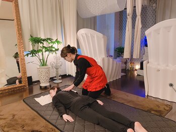 ヨサパーク ヴィラ デ ミューズ(yosa park villa des Muses)/背中の丸み、取りたいですよね！