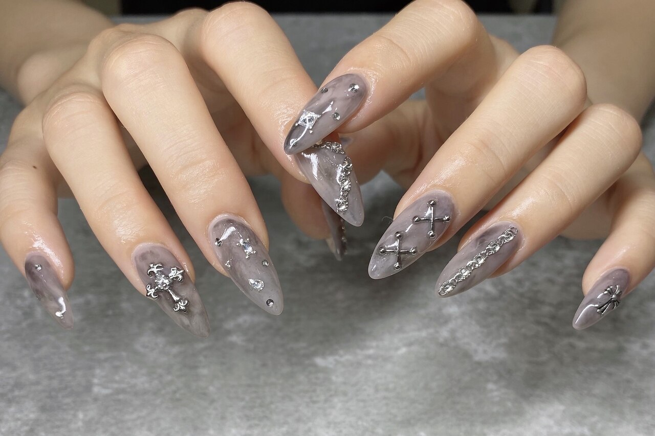 2025年-2026年冬トレンド】クロム ハンドのネイルデザイン集｜人気順