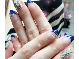 エレガントネイビーネイル