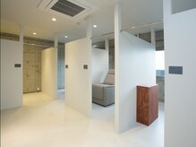 広々とした店内。お隣りも気になりません！